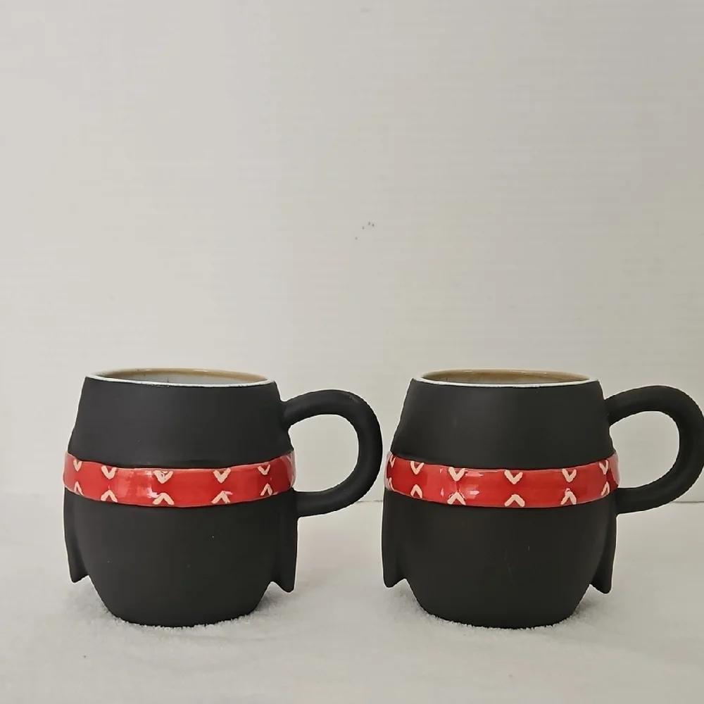 Crate&Barrel NWT Holiday Cozy Penguin Black Red Scarf Coffee Tea Mugs Set of 2